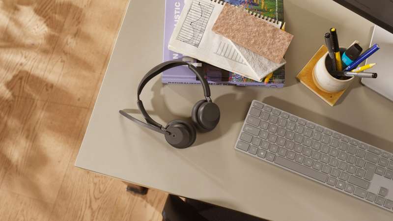Jabra Evolve3 45 Stereo UC Headset - USB-C with LINK 390c Bluetooth Adapter