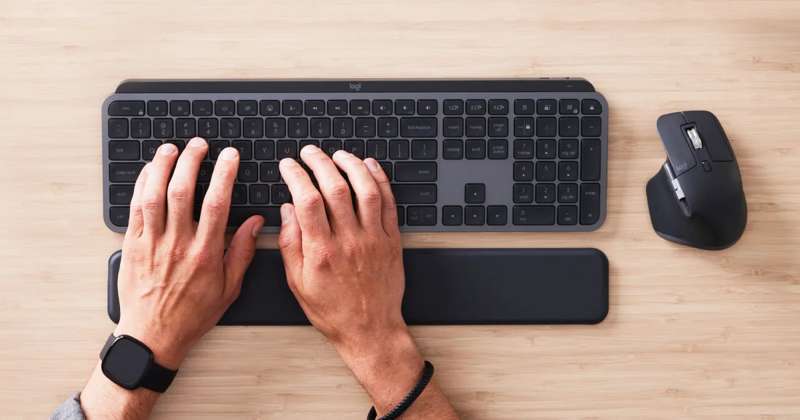 Logitech MX Keys Combo for Business Gen 2 – Wireless Keyboard & Mouse Set