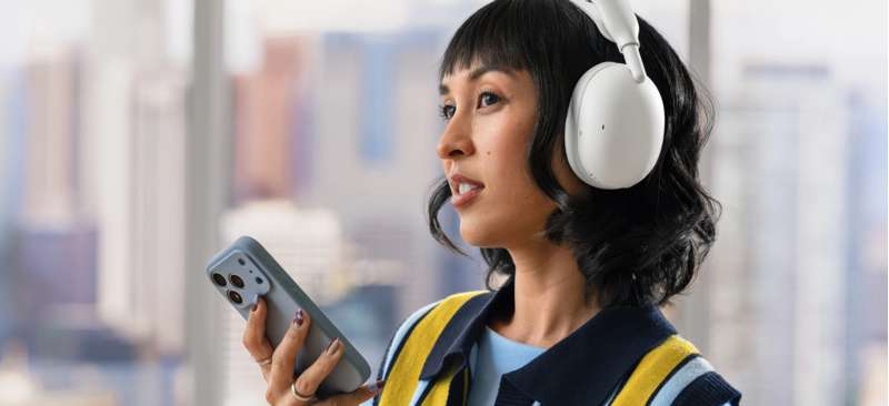 Logitech Zone Vibe Pro Adaptive Noise-Canceling Headphone with AI-powered Voice Isolation, Off-White
