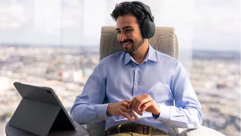 Logitech Zone Vibe Pro Adaptive Noise-Canceling Headphone with AI-powered Voice Isolation, Black
