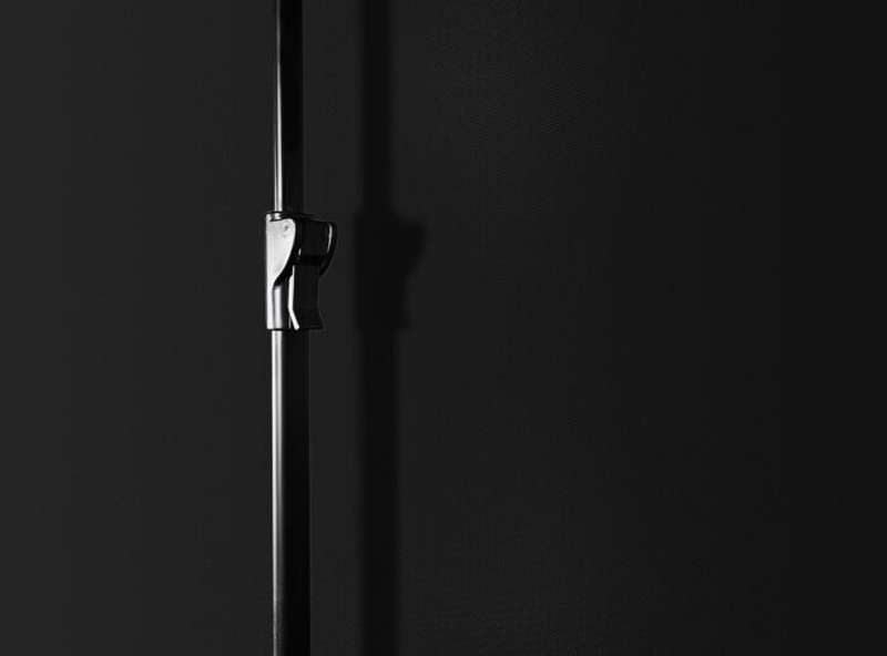 Elite Tripod B Series, 71-inch Diag., 1:1 Portable Screen, MaxWhite2 Material