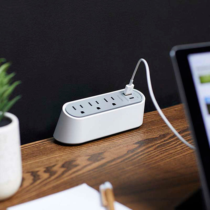 Wiremold Desktop Power Center Slim, 3 Outlets, USB A/C, White